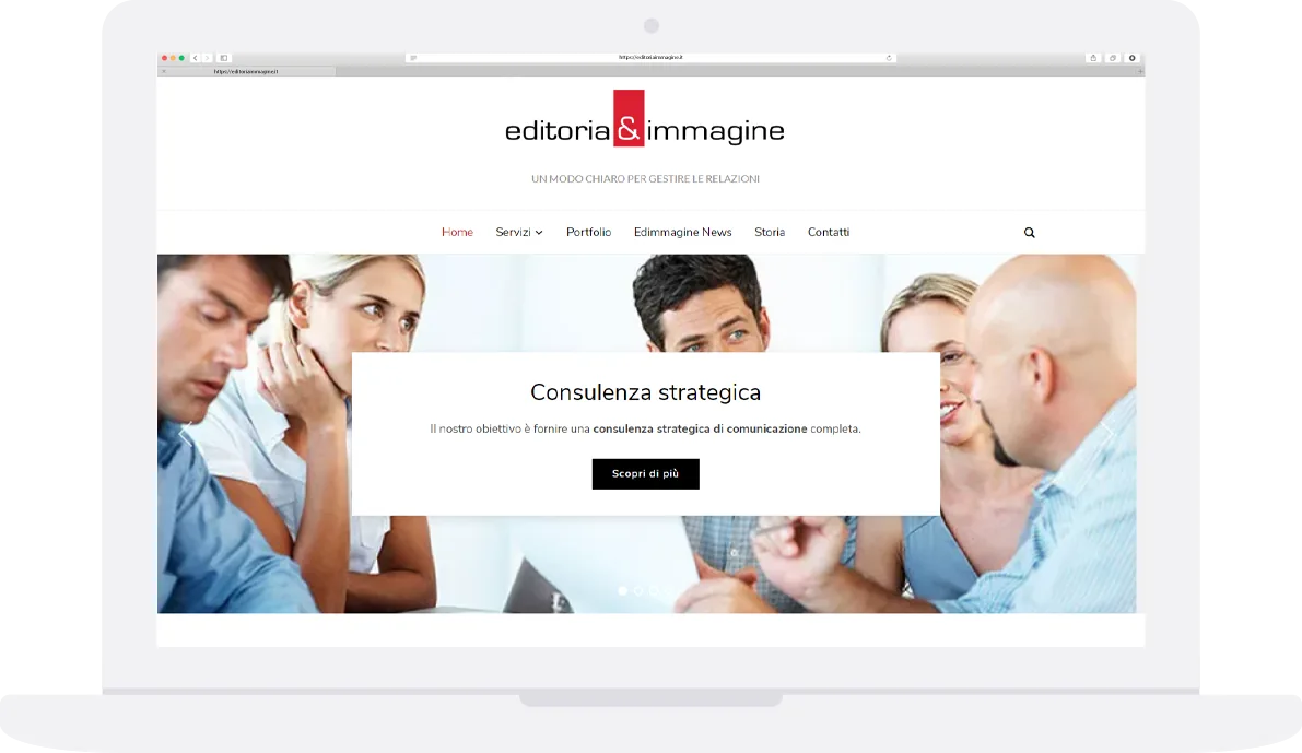 Laptop showing the Editoria & Immagine home page: “Consulenza strategica” (Strategic consulting)